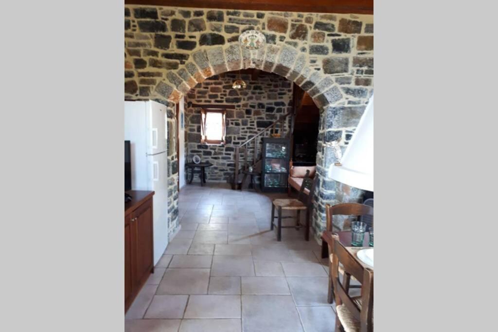 Traditional Stone House By The Sea... Kapetanianá Exterior foto